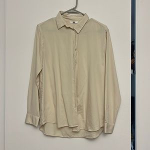 Uniqlo Cream Button Down Size Medium